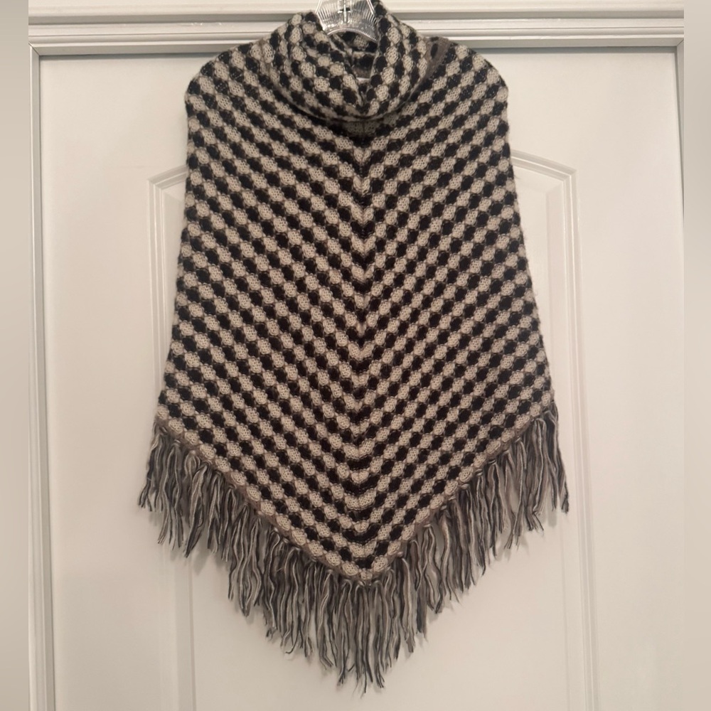 Big Buddha Black & Cream Poncho OS